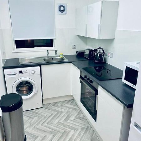 Modern 2 Bedroom Apartment With Free Parking Glasgow Bagian luar foto