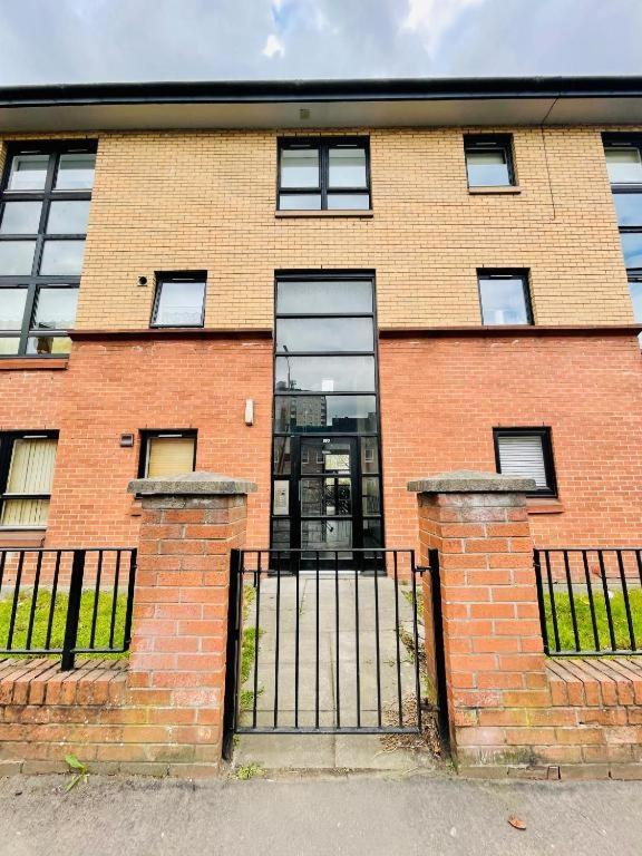 Modern 2 Bedroom Apartment With Free Parking Glasgow Bagian luar foto