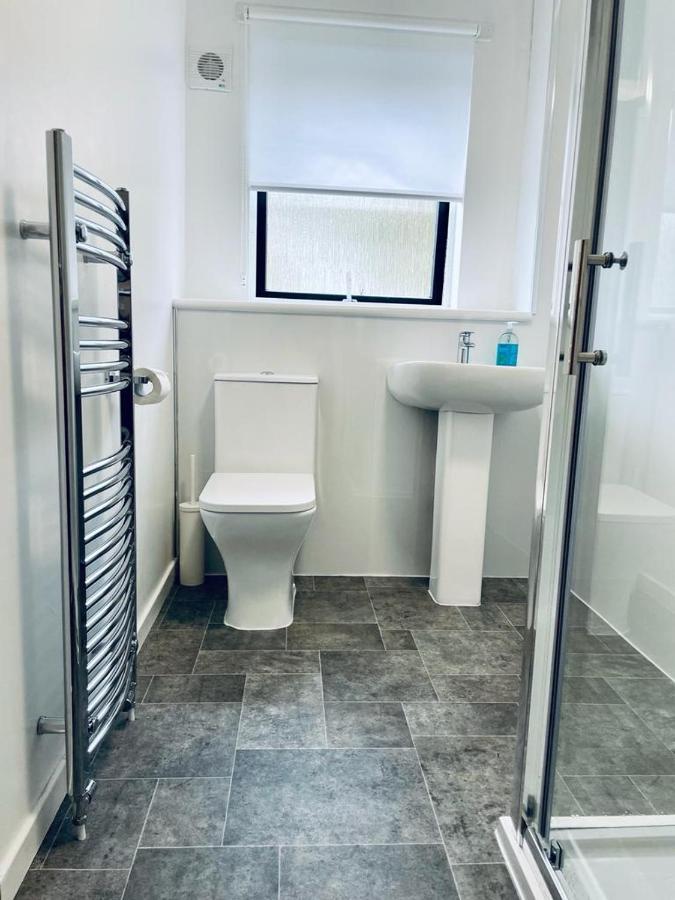 Modern 2 Bedroom Apartment With Free Parking Glasgow Bagian luar foto
