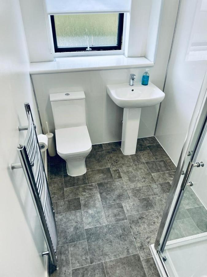 Modern 2 Bedroom Apartment With Free Parking Glasgow Bagian luar foto